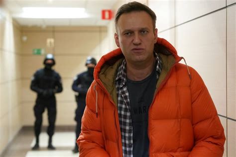  “Navalny Poisoning”: Một Bài Hát Bi Thương về Chính Trị Nga và Tương Lai Không Rõ Ràng